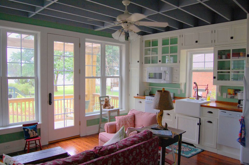 This traditional "Katrina Cottage" design has 3 bedrooms in 1,112 sq ft. | www.facebook.com/SmallHouseBliss