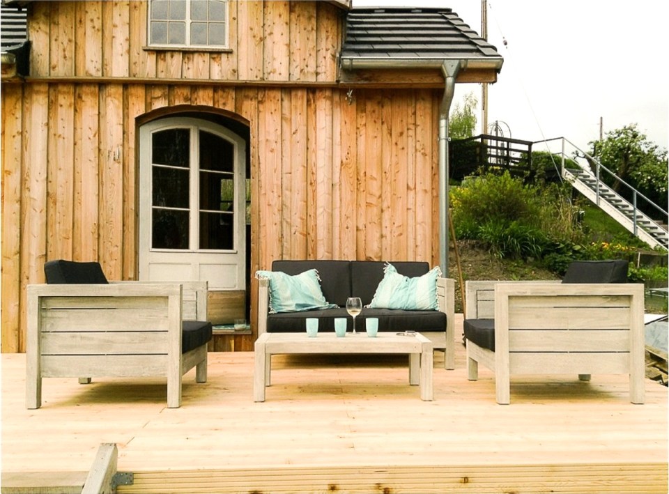 This small garden cottage located in an allotment garden has a kitchenette, half bath and sleeping loft in 258 sq ft. | www.facebook.com/SmallHouseBliss