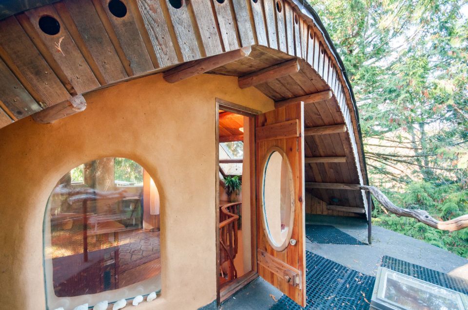 A one-bedroom storybook cottage with curved walls sculpted from cob, a mixture of clay, sand and straw. | www.facebook.com/SmallHouseBliss