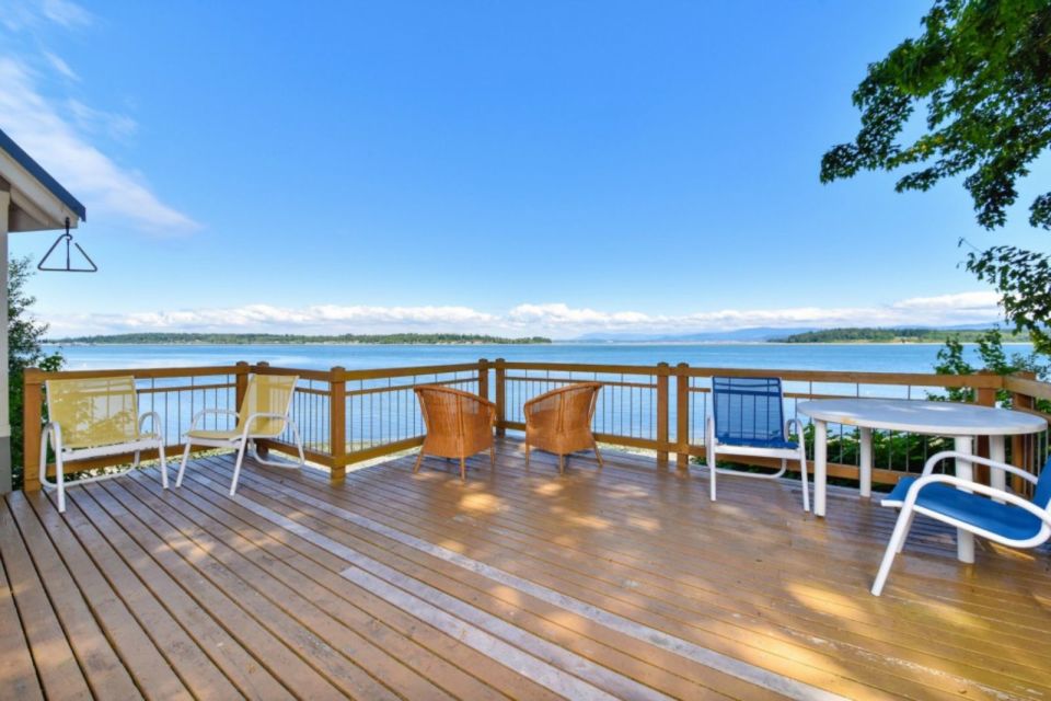 A tiny cottage on Washington's Lummi Island. The 458 sq ft cottage has a distinctive roof lantern to accommodate a loft bedroom. | www.facebook.com/SmallHouseBliss