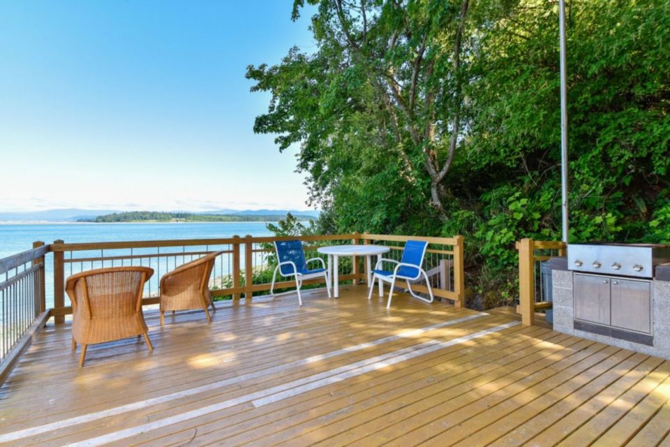 A tiny cottage on Washington's Lummi Island. The 458 sq ft cottage has a distinctive roof lantern to accommodate a loft bedroom. | www.facebook.com/SmallHouseBliss