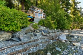 A tiny cottage on Washington's Lummi Island. The 458 sq ft cottage has a distinctive roof lantern to accommodate a loft bedroom. | www.facebook.com/SmallHouseBliss