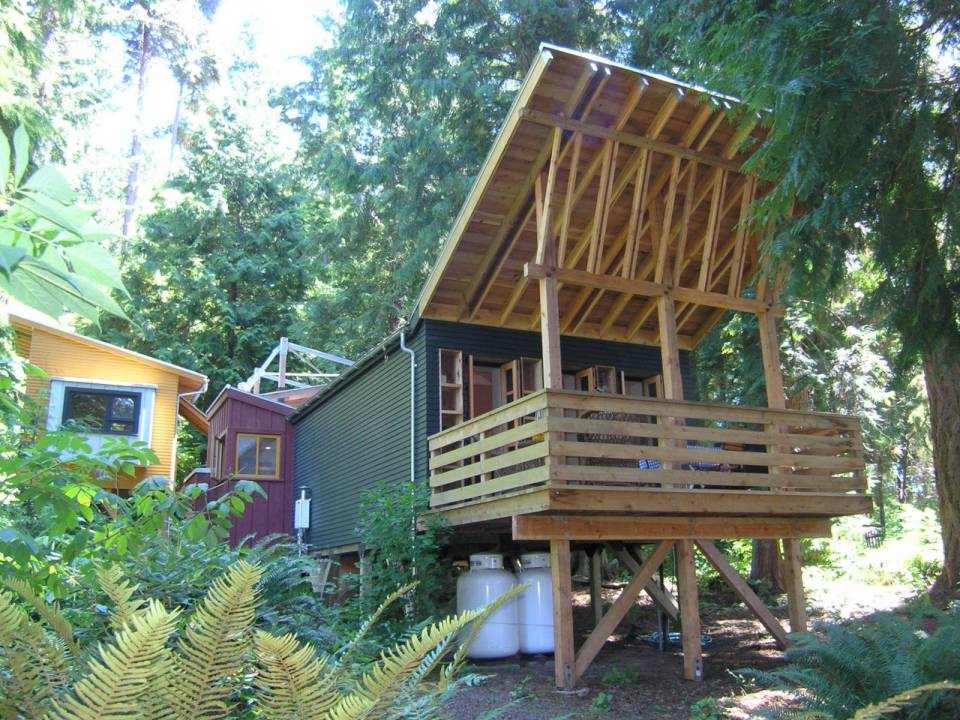 A small house compound on Whidbey Island, Washington | www.facebook.com/SmallHouseBliss