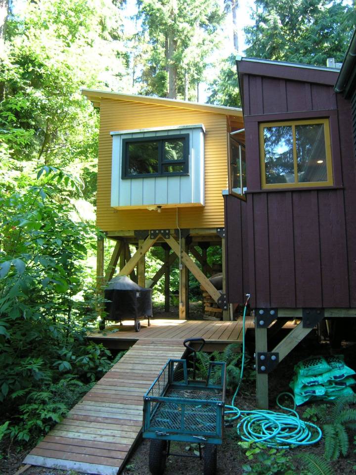 A small house compound on Whidbey Island, Washington | www.facebook.com/SmallHouseBliss