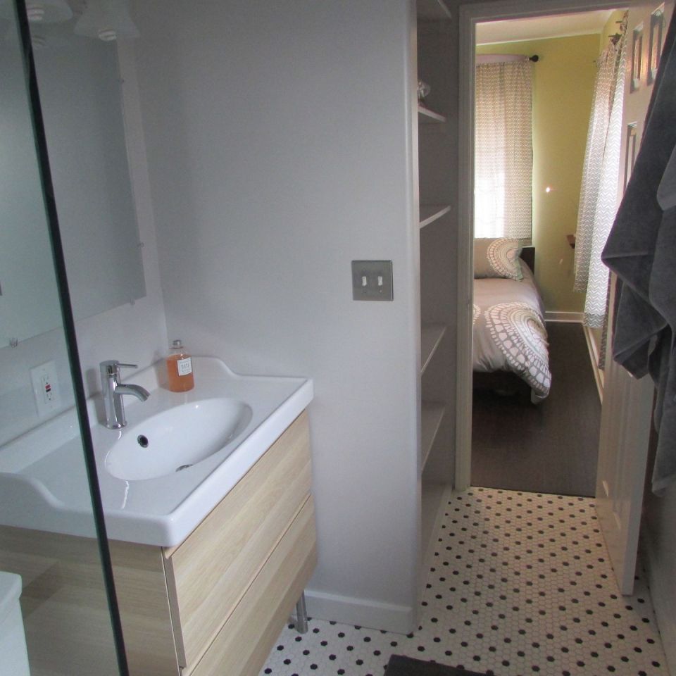 This 1922 cottage is one of six in a California “bungalow court”. It has one bedroom on the 416 sq ft main level plus a sleeping loft. | www.facebook.com/SmallHouseBliss