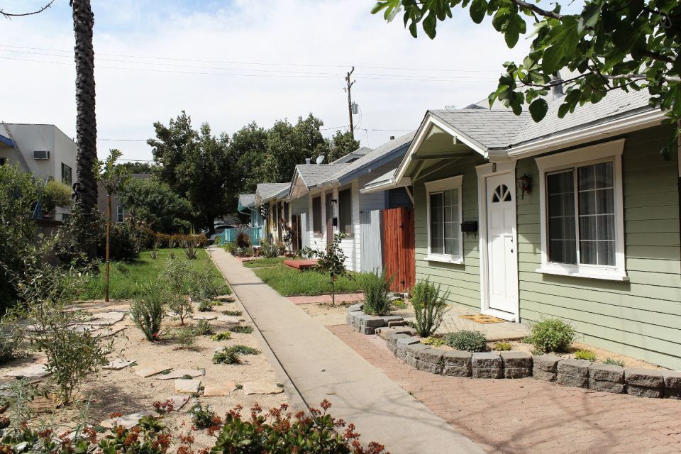 This 1922 cottage is one of six in a California “bungalow court”. It has one bedroom on the 416 sq ft main level plus a sleeping loft. | www.facebook.com/SmallHouseBliss