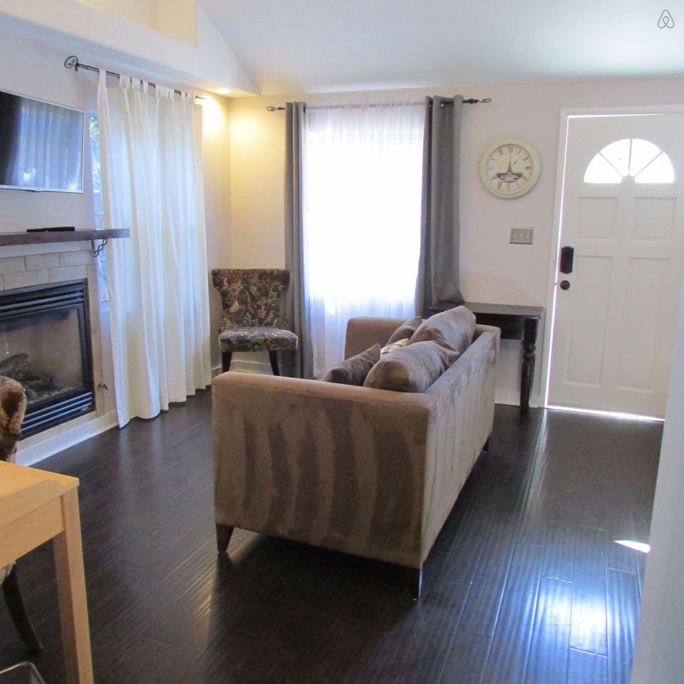 This 1922 cottage is one of six in a California “bungalow court”. It has one bedroom on the 416 sq ft main level plus a sleeping loft. | www.facebook.com/SmallHouseBliss