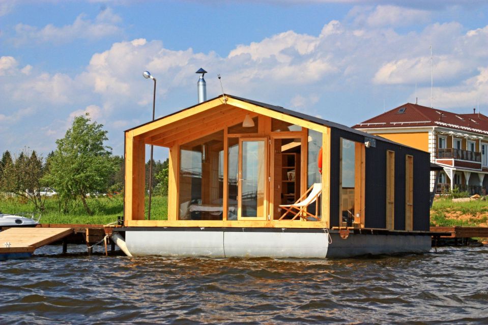 DublDom Houseboat, a modular floating cabin with a 280 sq ft studio floor plan. | www.facebook.com/SmallHouseBliss