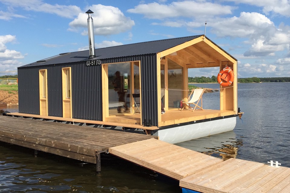 DublDom Houseboat, a modular floating cabin with a 280 sq ft studio floor plan. | www.facebook.com/SmallHouseBliss