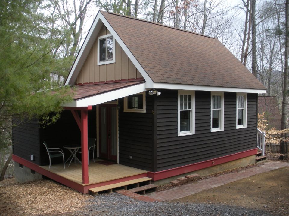 This older cottage in the woods near Asheville, NC, was renovated by the owners to create a cozy 600 sq ft home with one bedroom. | www.facebook.com/SmallHouseBliss