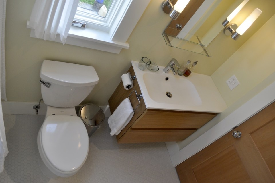 This tiny 2-storey guest cottage has one bedroom in 342 sq ft. | www.facebook.com/SmallHouseBliss