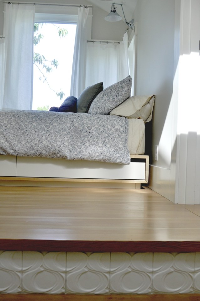 This tiny 2-storey guest cottage has one bedroom in 342 sq ft. | www.facebook.com/SmallHouseBliss