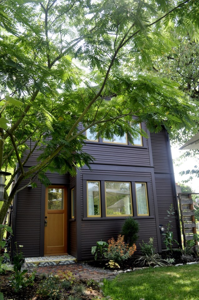 This tiny 2-storey guest cottage has one bedroom in 342 sq ft. | www.facebook.com/SmallHouseBliss