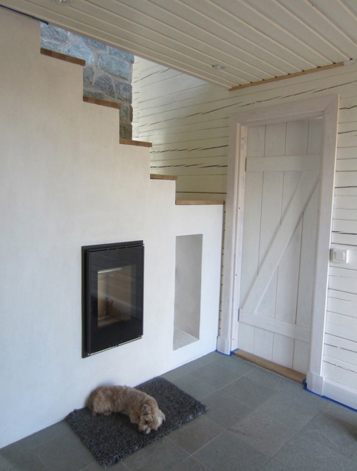 A vacation cabin in Sweden built in the regions's vernacular style with dovetailed log walls and a living green roof. It has two bedrooms and a loft in roughly 750 sq ft. | www.facebook.com/SmallHouseBliss