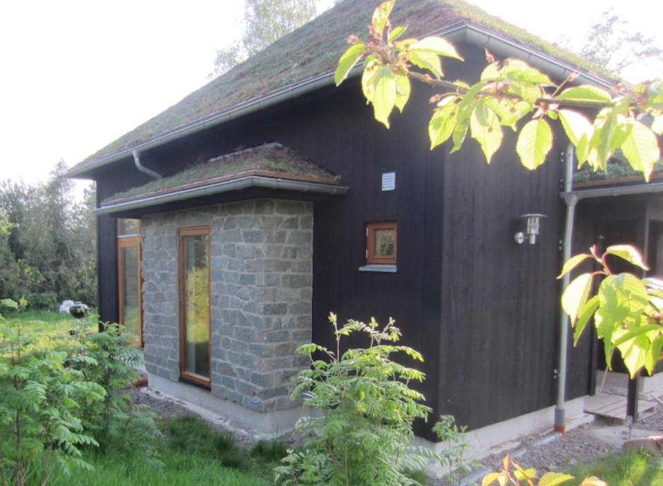 A vacation cabin in Sweden built in the regions's vernacular style with dovetailed log walls and a living green roof. It has two bedrooms and a loft in roughly 750 sq ft. | www.facebook.com/SmallHouseBliss
