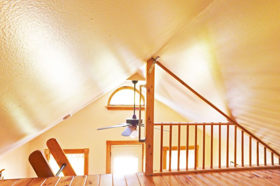 This old-time shingled cottage in Maine oozes charm. It has an open studio layout plus a sleeping loft. | www.facebook.com/SmallHouseBliss