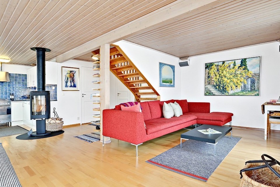 This traditional style family vacation cottage sits on a rugged island on Sweden's west coast. It has three bedrooms in 1,087 sq ft. | www.facebook.com/SmallHouseBliss