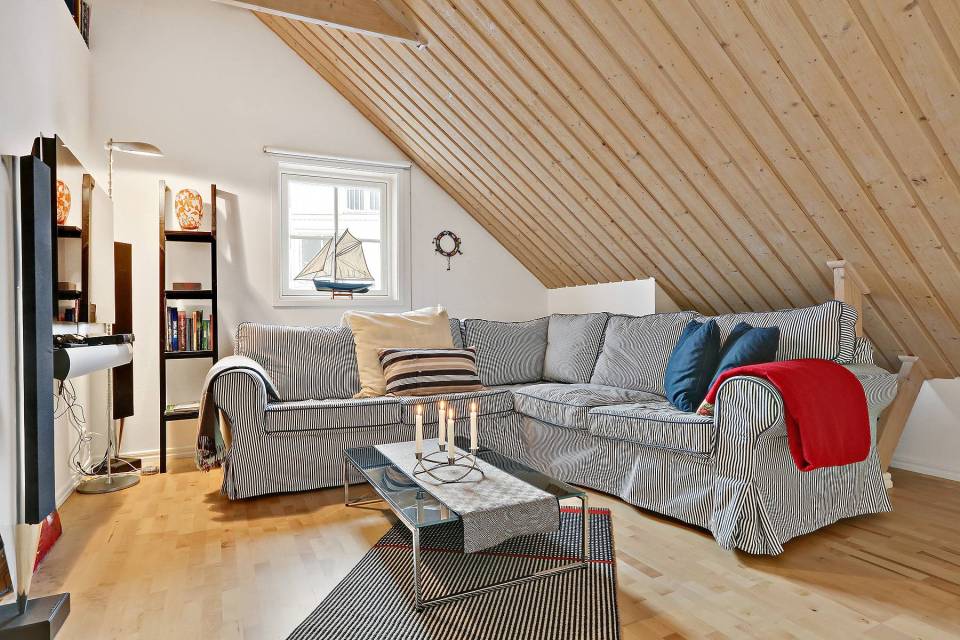 This traditional style family vacation cottage sits on a rugged island on Sweden's west coast. It has three bedrooms in 1,087 sq ft. | www.facebook.com/SmallHouseBliss