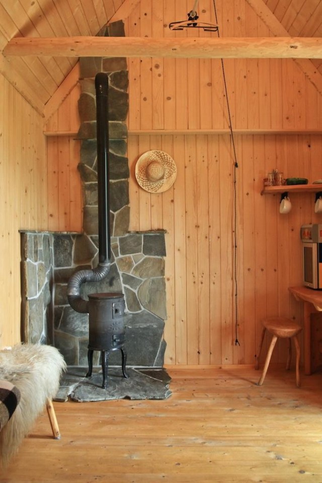 This tiny log cabin provides a snug and romantic retreat for couples. | www.facebook.com/SmallHouseBliss