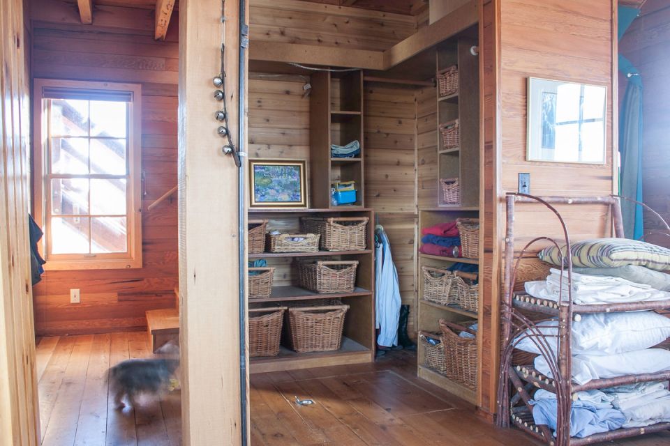 1930s-era forest fire lookout towers inspired this 3-storey tower house in Oregon's high desert. | www.facebook.com/SmallHouseBliss