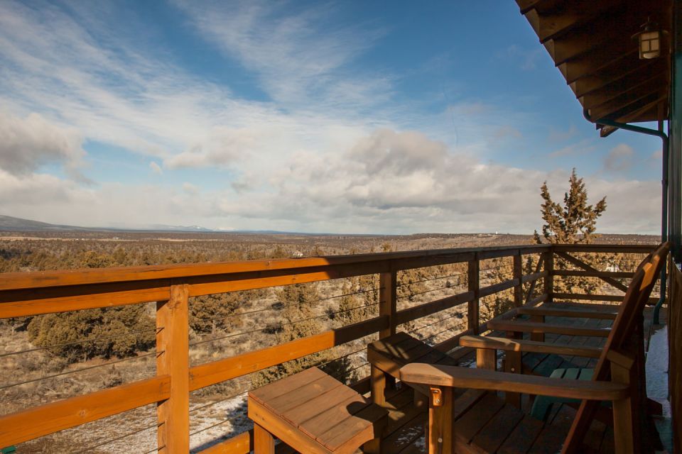 1930s-era forest fire lookout towers inspired this 3-storey tower house in Oregon's high desert. | www.facebook.com/SmallHouseBliss