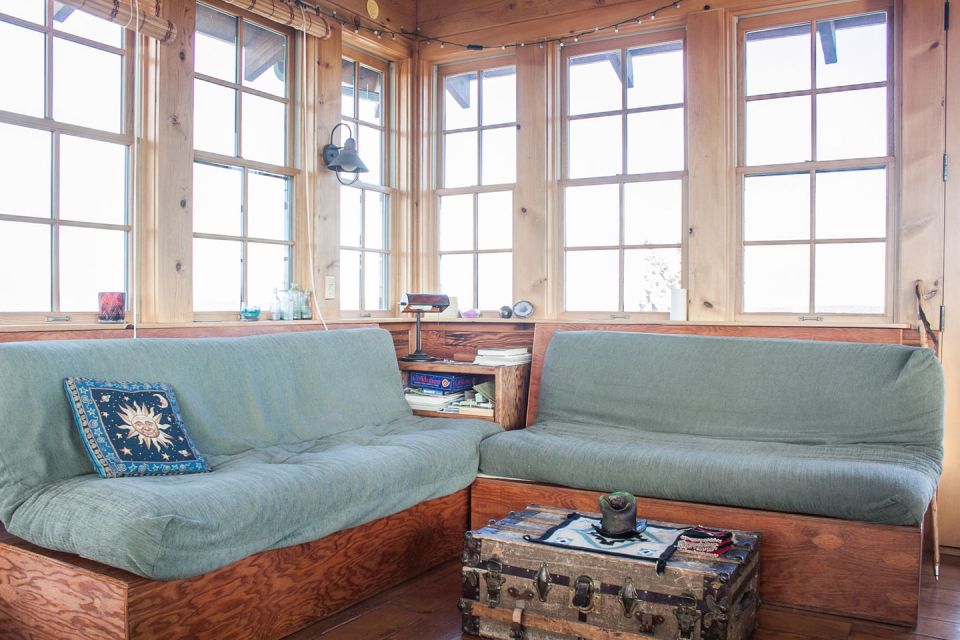 1930s-era forest fire lookout towers inspired this 3-storey tower house in Oregon's high desert. | www.facebook.com/SmallHouseBliss