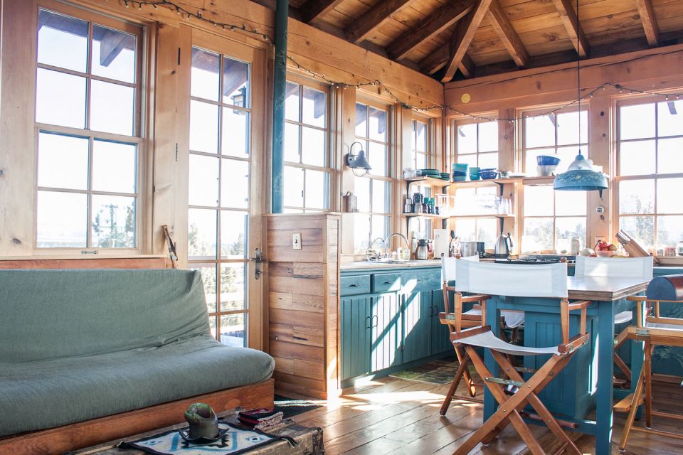 1930s-era forest fire lookout towers inspired this 3-storey tower house in Oregon's high desert. | www.facebook.com/SmallHouseBliss