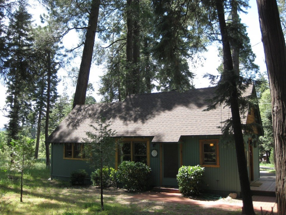 Built in the 1920s, Wildflower Cabin is loaded with vintage charm. It has one bedroom and a loft in 600 sq ft. | www.facebook.com/SmallHouseBliss