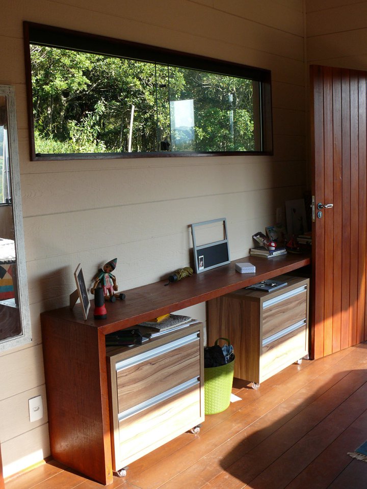 Casa em Guararema is a small wooden house in Brazil perched on eucalyptus poles. It has one bedroom in roughly 460 sq ft. | www.facebook.com/SmallHouseBliss