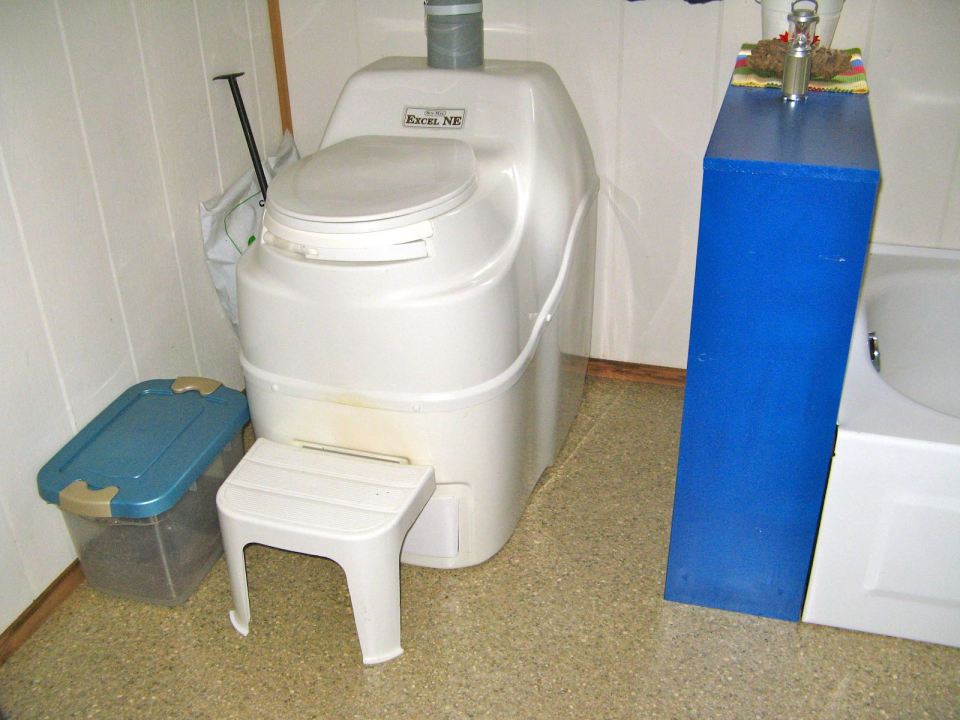 An off-grid floating cabin on Powell Lake, British Columbia. Built on a raft of cedar logs, the 675 sq ft cabin has 2 small bedrooms and a loft. | www.facebook.com/SmallHouseBliss