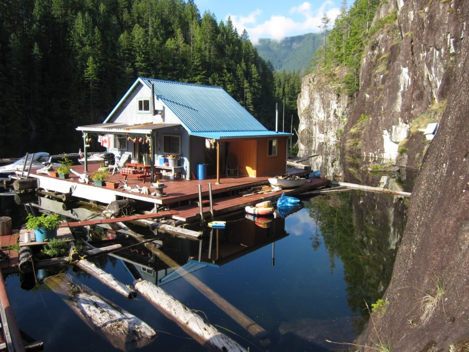 An off-grid floating cabin on Powell Lake, British Columbia. Built on a raft of cedar logs, the 675 sq ft cabin has 2 small bedrooms and a loft. | www.facebook.com/SmallHouseBliss