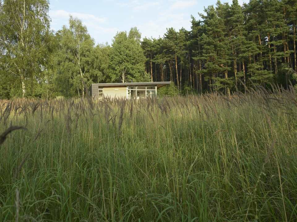 Inspired by Scandinavian summerhouse culture, Sommerhaus PIU is a clean-lined prefab vacation home with two bedrooms in 700 sq ft. | www.facebook.com/SmallHouseBliss