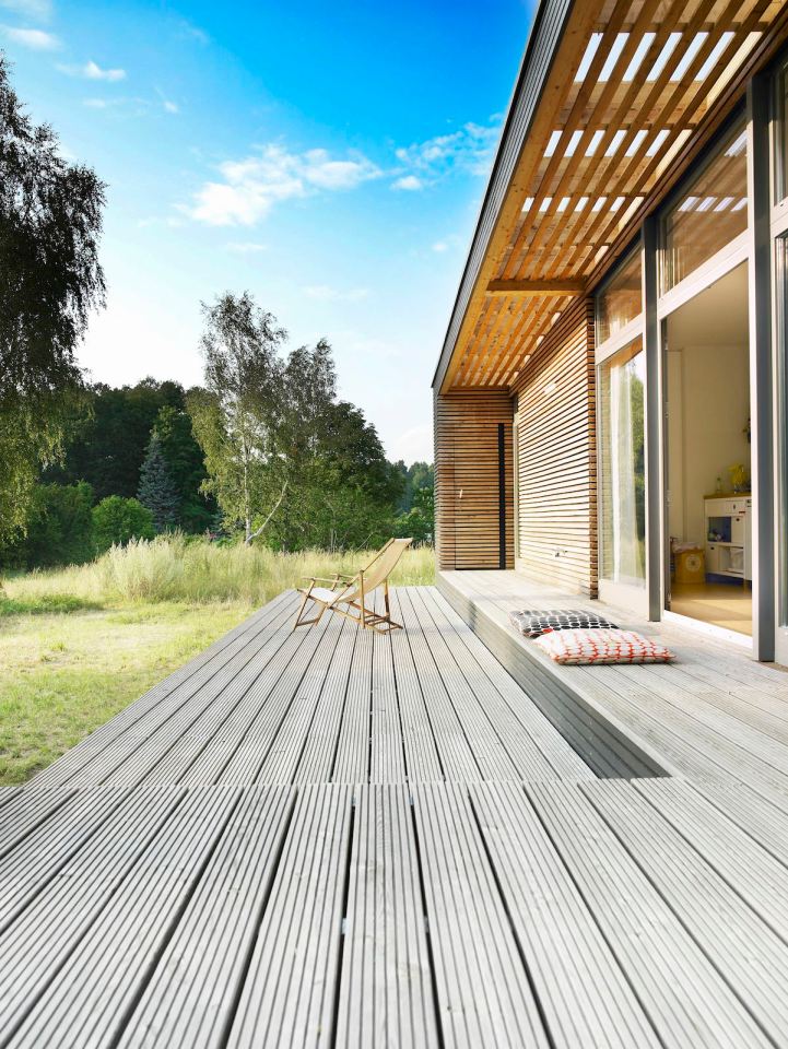 Inspired by Scandinavian summerhouse culture, Sommerhaus PIU is a clean-lined prefab vacation home with two bedrooms in 700 sq ft. | www.facebook.com/SmallHouseBliss