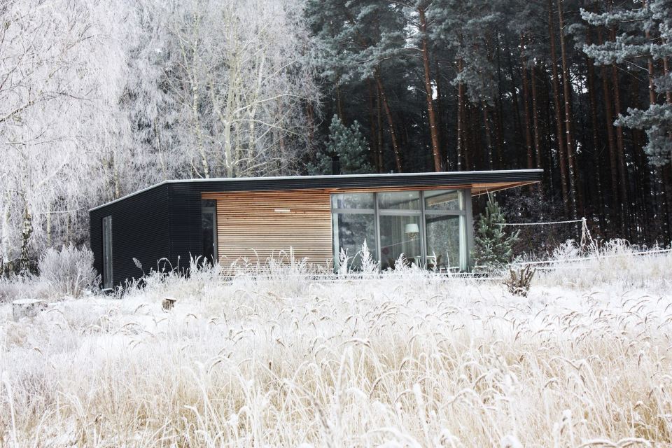Inspired by Scandinavian summerhouse culture, Sommerhaus PIU is a clean-lined prefab vacation home with two bedrooms in 700 sq ft. | www.facebook.com/SmallHouseBliss