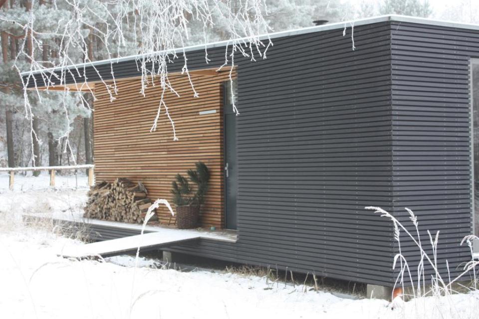 Inspired by Scandinavian summerhouse culture, Sommerhaus PIU is a clean-lined prefab vacation home with two bedrooms in 700 sq ft. | www.facebook.com/SmallHouseBliss