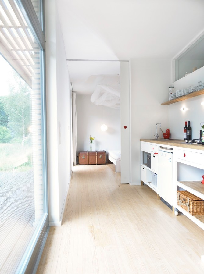 Inspired by Scandinavian summerhouse culture, Sommerhaus PIU is a clean-lined prefab vacation home with two bedrooms in 700 sq ft. | www.facebook.com/SmallHouseBliss