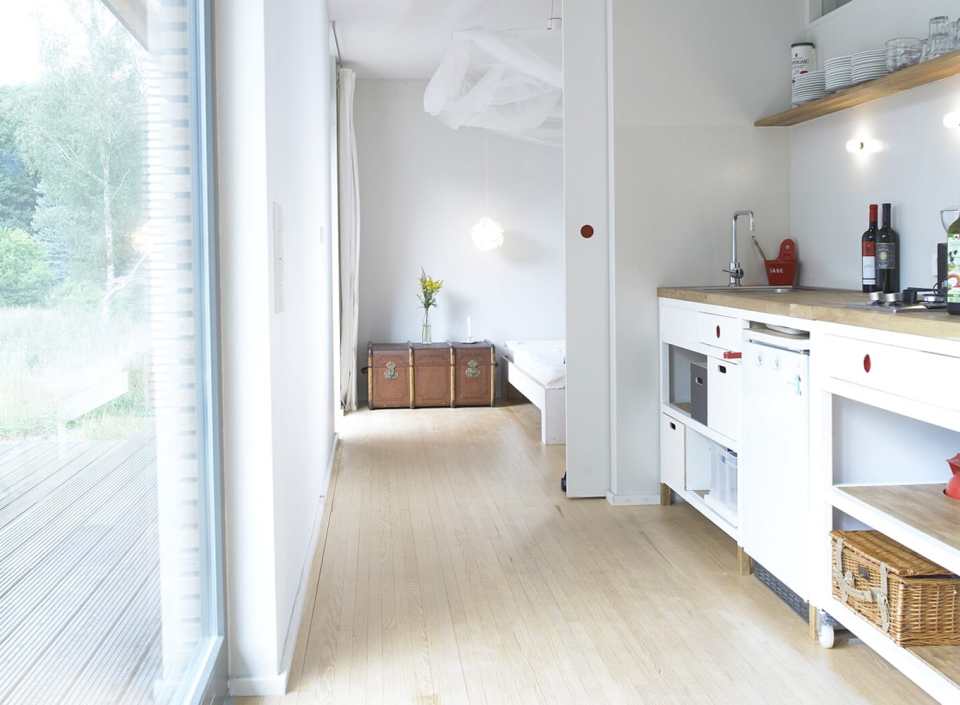 Inspired by Scandinavian summerhouse culture, Sommerhaus PIU is a clean-lined prefab vacation home with two bedrooms in 700 sq ft. | www.facebook.com/SmallHouseBliss