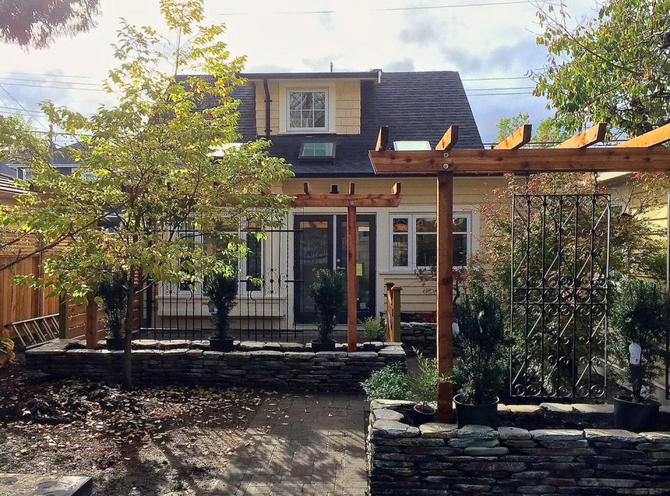 Buttercup Guest House, a 780 sq ft backyard cottage with a bedroom and bathroom on both floors. | www.facebook.com/SmallHouseBliss