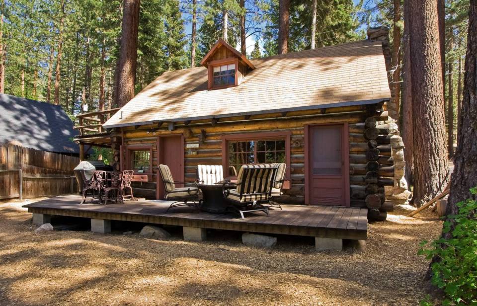 This saddle-notched log cabin was built in 1929 on Lake Tahoe. It has a 475 sq ft footprint plus a loft bedroom. | www.facebook.com/SmallHouseBliss