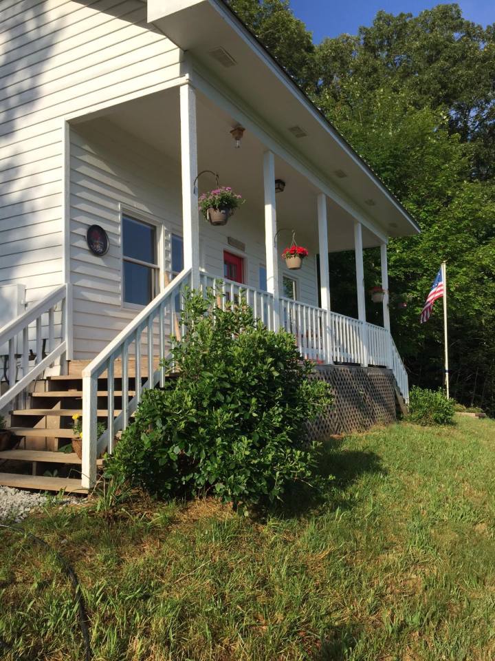 This recently renovated farmhouse in the Great Smoky Mountains has two bedrooms in 1,000 sq ft. | www.facebook.com/SmallHouseBliss