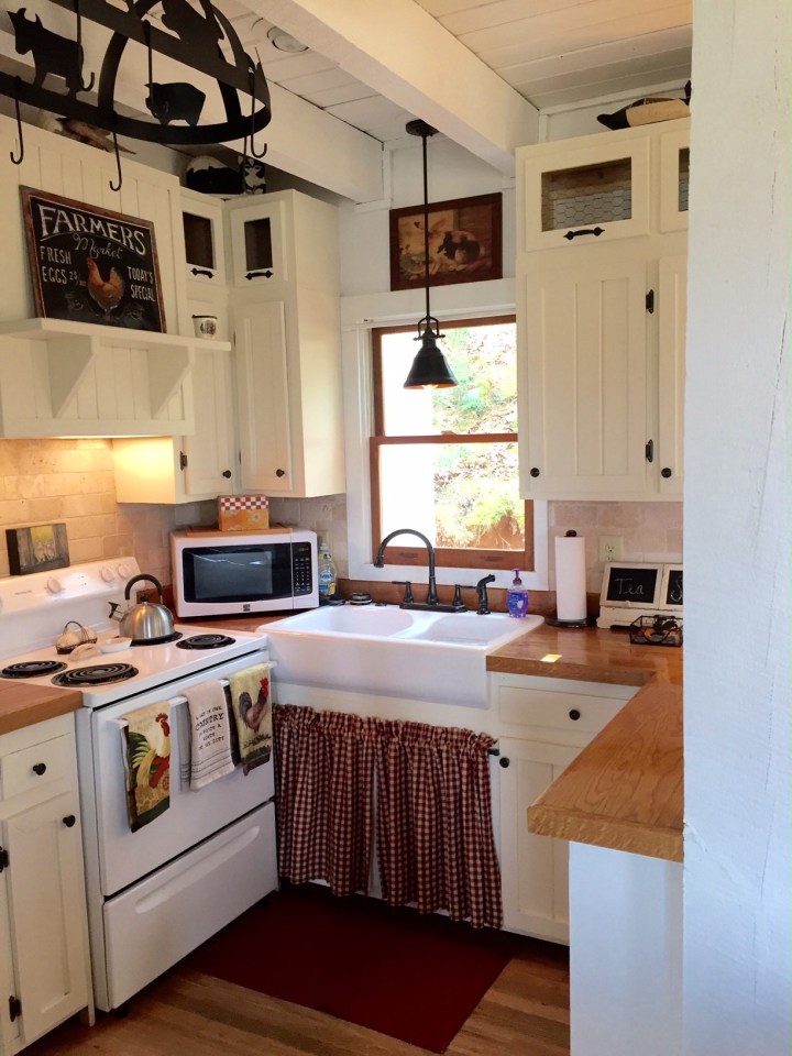 This recently renovated farmhouse in the Great Smoky Mountains has two bedrooms in 1,000 sq ft. | www.facebook.com/SmallHouseBliss