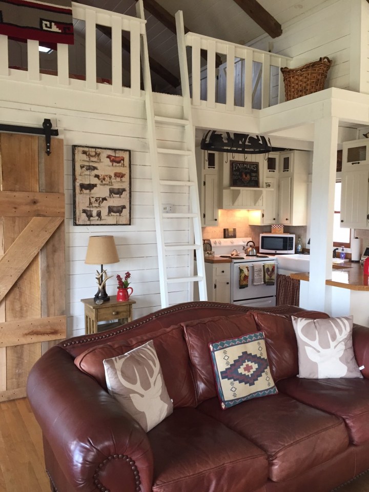This recently renovated farmhouse in the Great Smoky Mountains has two bedrooms in 1,000 sq ft. | www.facebook.com/SmallHouseBliss