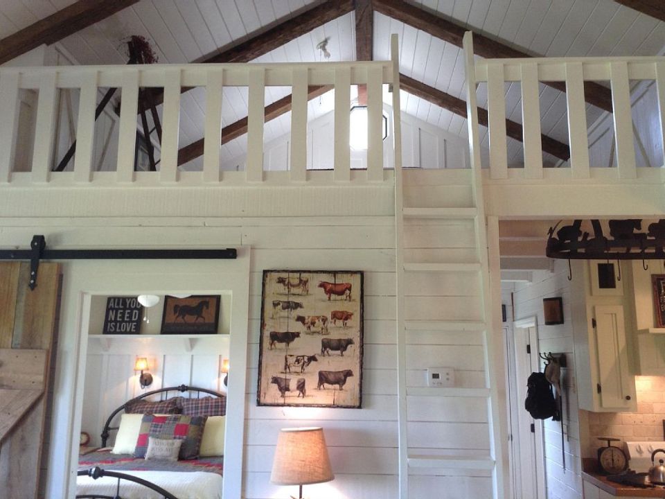 This recently renovated farmhouse in the Great Smoky Mountains has two bedrooms in 1,000 sq ft. | www.facebook.com/SmallHouseBliss