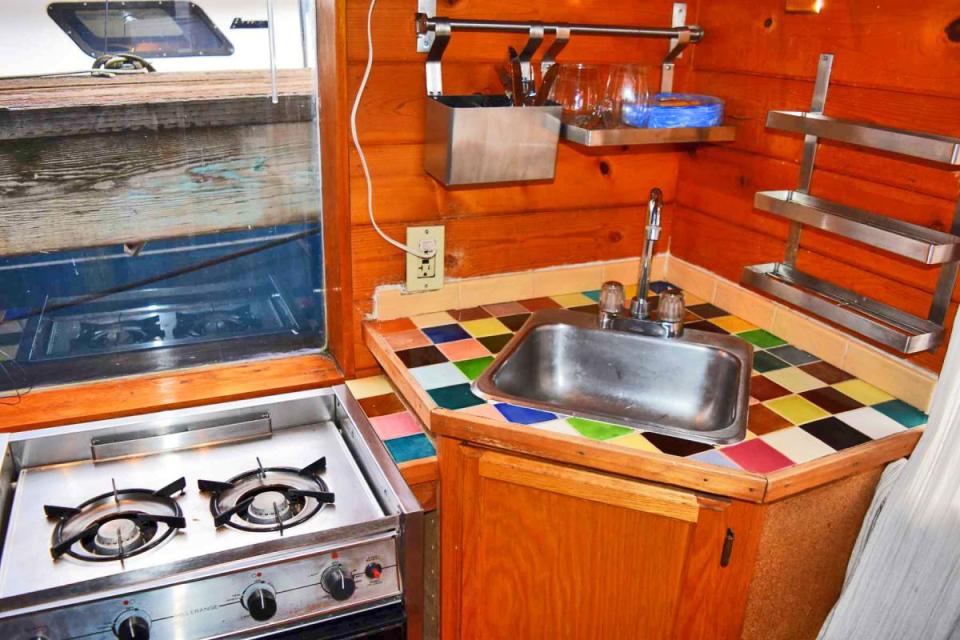"Tao", a tiny houseboat on Seattle's Lake Union. Tao has roughly 260 sq ft of inside space plus a sleeping loft. | www.facebook.com/SmallHouseBliss