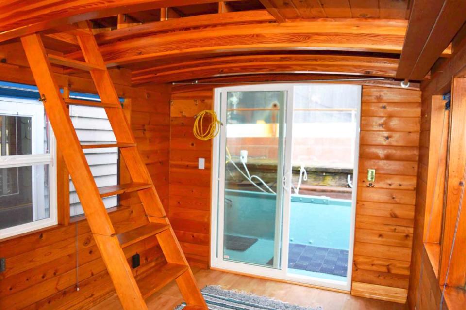 "Tao", a tiny houseboat on Seattle's Lake Union. Tao has roughly 260 sq ft of inside space plus a sleeping loft. | www.facebook.com/SmallHouseBliss