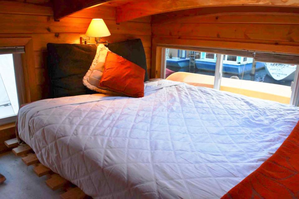 "Tao", a tiny houseboat on Seattle's Lake Union. Tao has roughly 260 sq ft of inside space plus a sleeping loft. | www.facebook.com/SmallHouseBliss