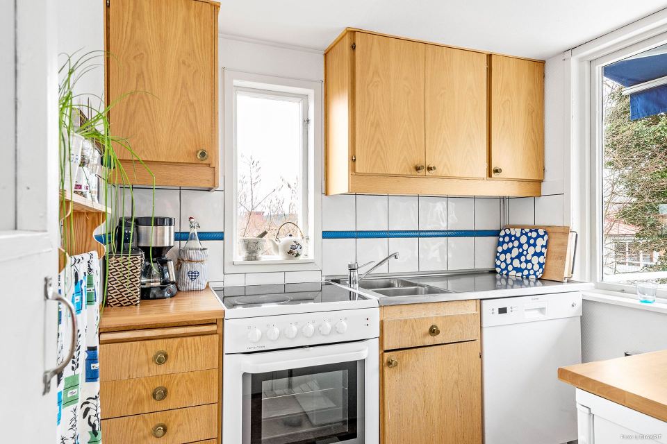 This cozy 1930 cottage is located in a small town on Sweden's coast. It has two bedrooms in 506 sq ft. | www.facebook.com/SmallHouseBliss