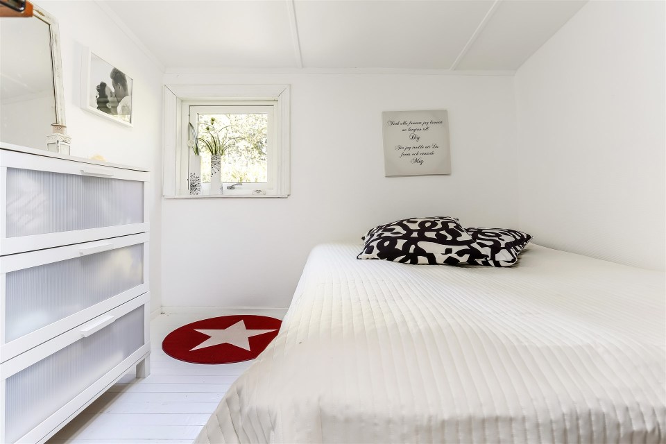 This 1930 summer cottage in Sweden retains its original vintage charm. It has two small bedrooms in 592 sq ft. | www.facebook.com/SmallHouseBliss