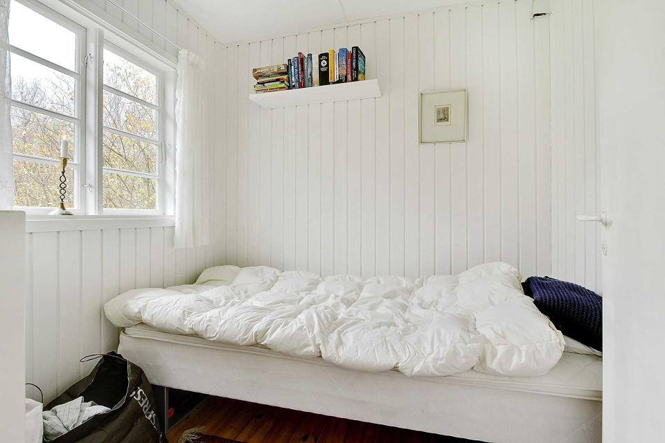 Summerhouse in Denmark with 463 sq ft of inside space. It has two small bedrooms plus a sleeping loft. | www.facebook.com/SmallHouseBliss