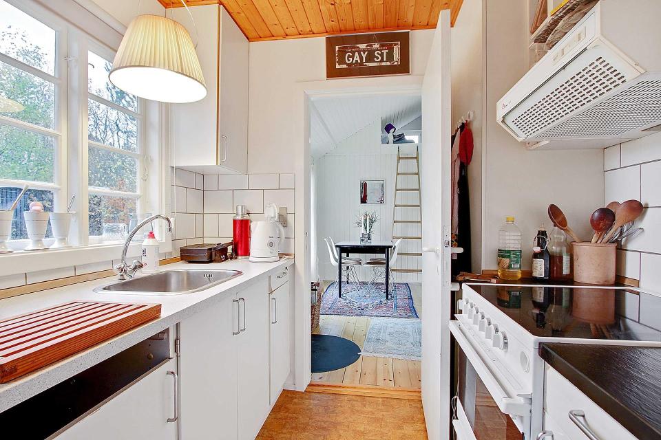 Summerhouse in Denmark with 463 sq ft of inside space. It has two small bedrooms plus a sleeping loft. | www.facebook.com/SmallHouseBliss